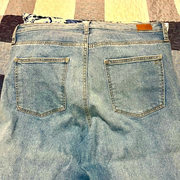 Women’s Crown & Ivy High Rise Cropped Distressed Jeans - 14 - Picture 10 of 12